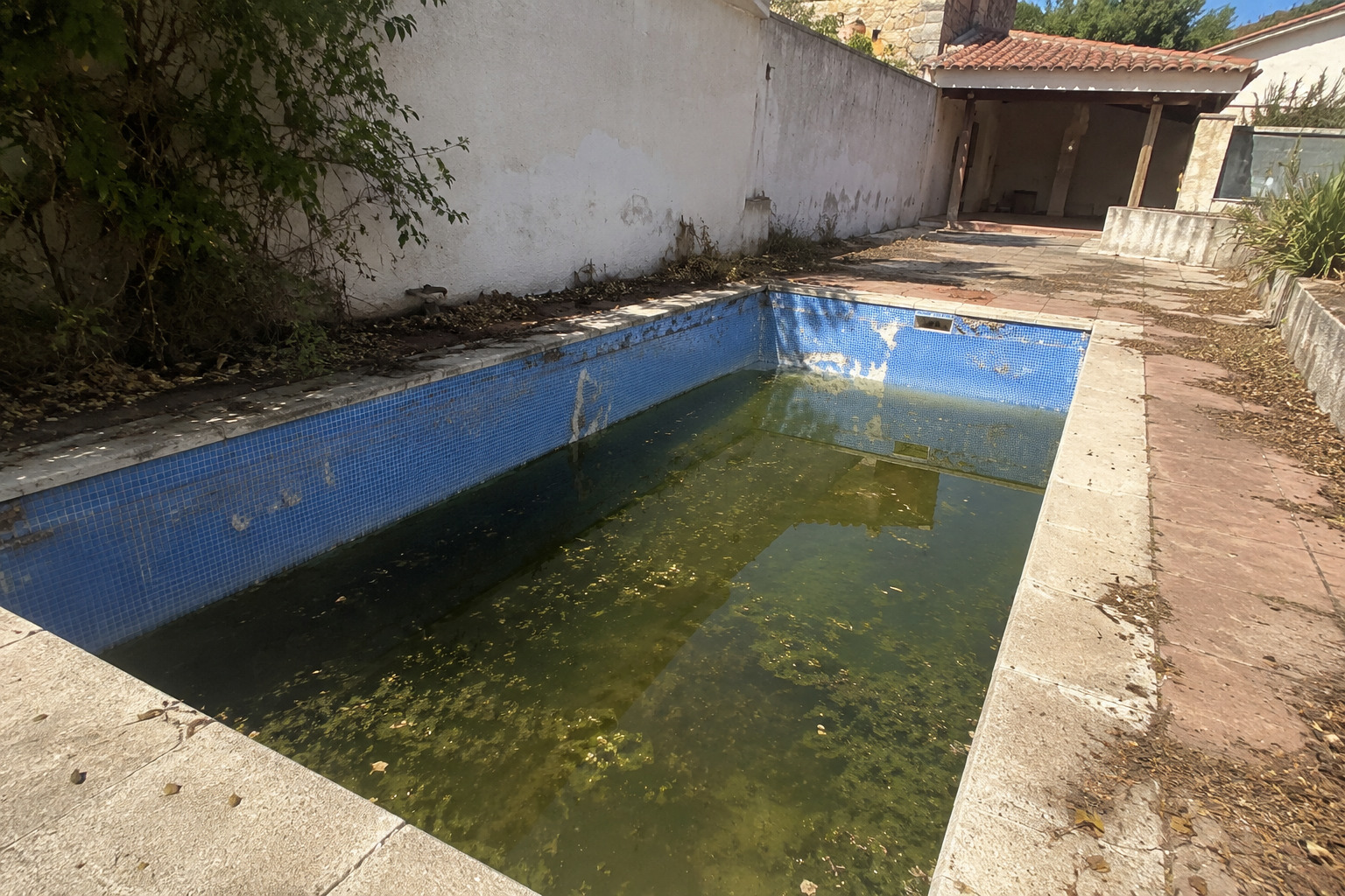 la piscina antes de la reforma