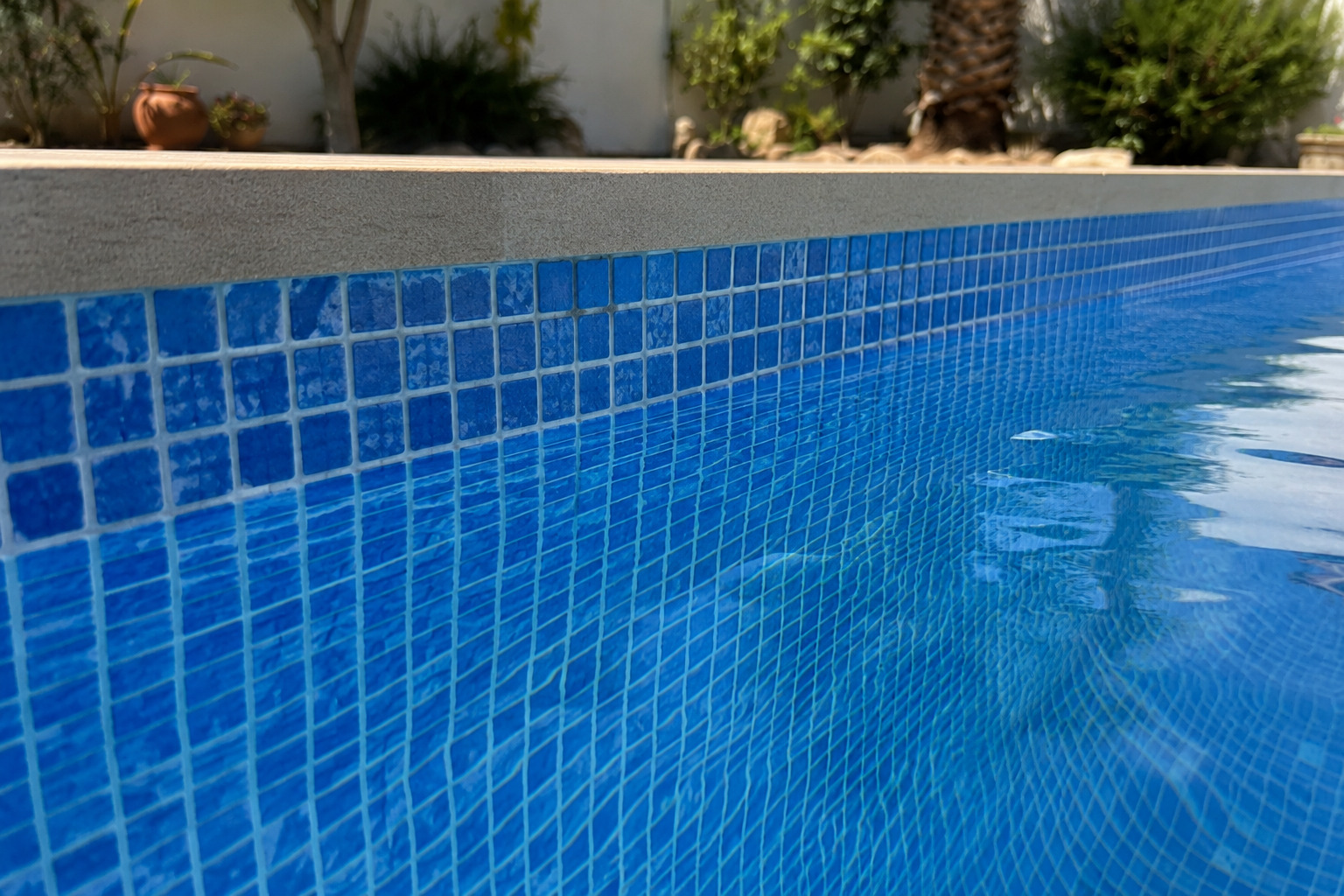 detalle del gresite azul